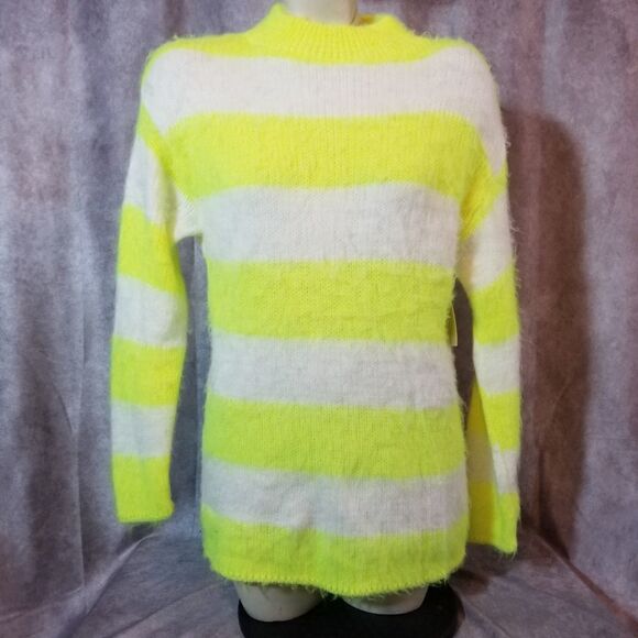 SWEATER SALE 3/$30 Abound Lime Green & Cream Brushed Sweater Size XS - Picture 2 of 6